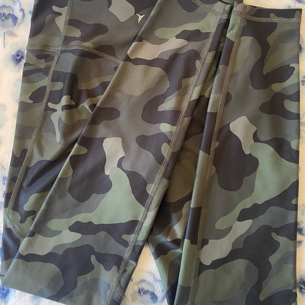 Old Navy Camouflage Leggings - Picture 2 of 9